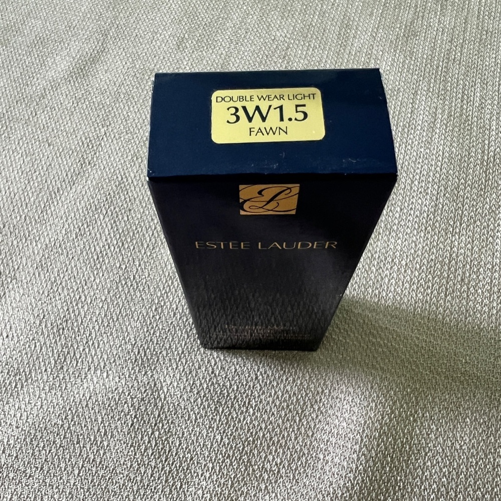 Estée LauderDouble Wear Light Soft Matte Hydra Foundation 1 oz/30 ml Fawn 3W1.5 - Picture 2 of 4